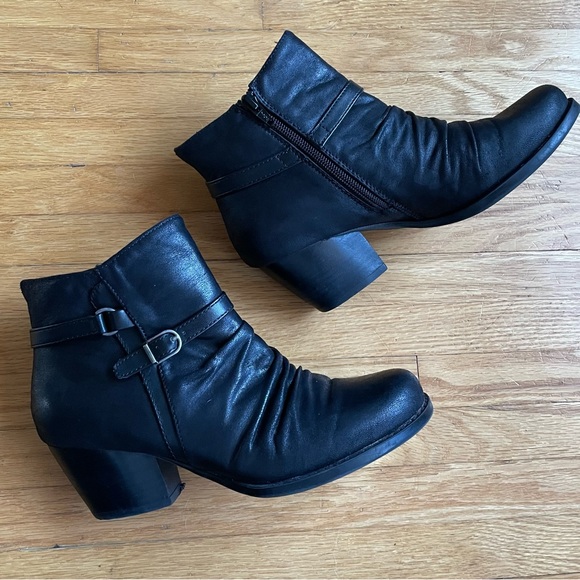 Baretraps Black Ankle Boots.  Size 7.5 - Picture 3 of 7